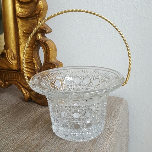 Vintage AVON Fostoria Glass Basket - Picture 3 of 9